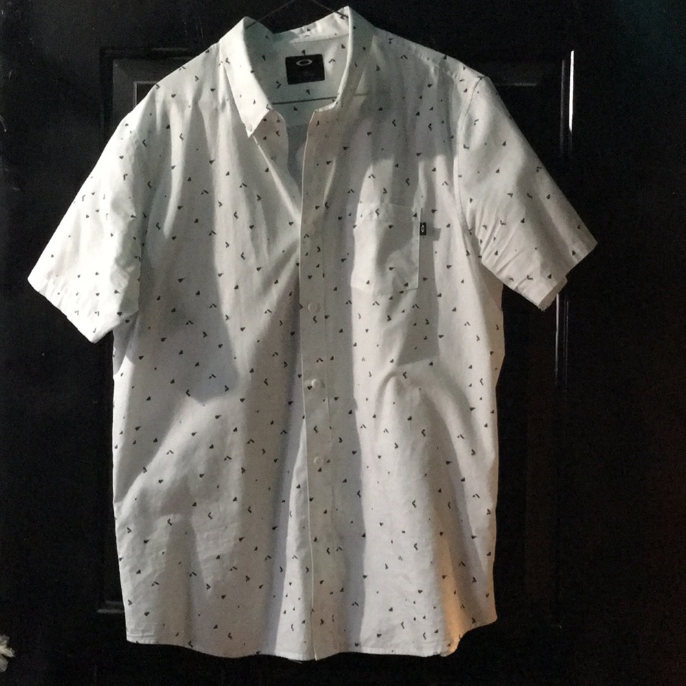 Large Men's Oakley button down